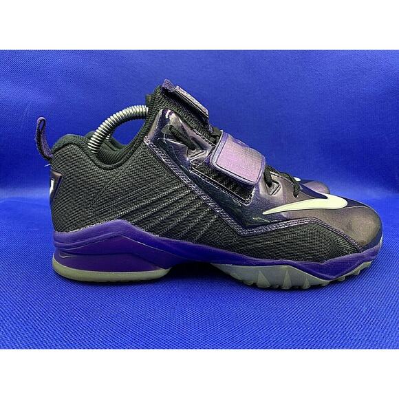 NIKE CJ Trainer 2 Purple Glow Lace Up Athletic Shoes 685351-001 Youth Sz 6.5 Y - Picture 2 of 10